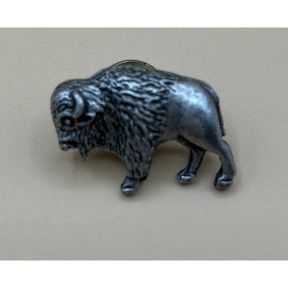 Small Vintage Bison/Buffalo Silver/Grey Tone Lapel Pin Pewter